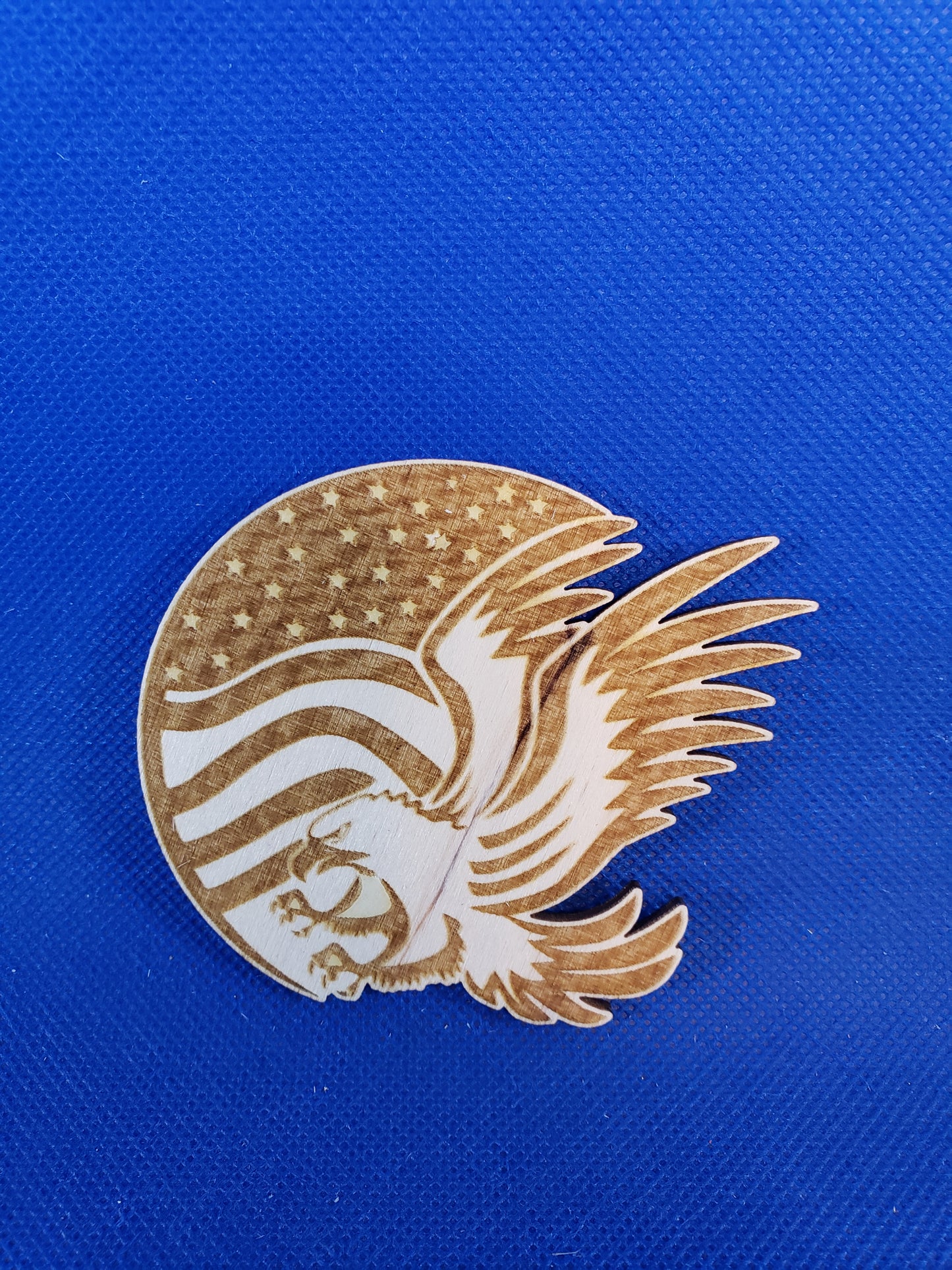 Eagle on Round Flag - Laser cut natural wooden blanks