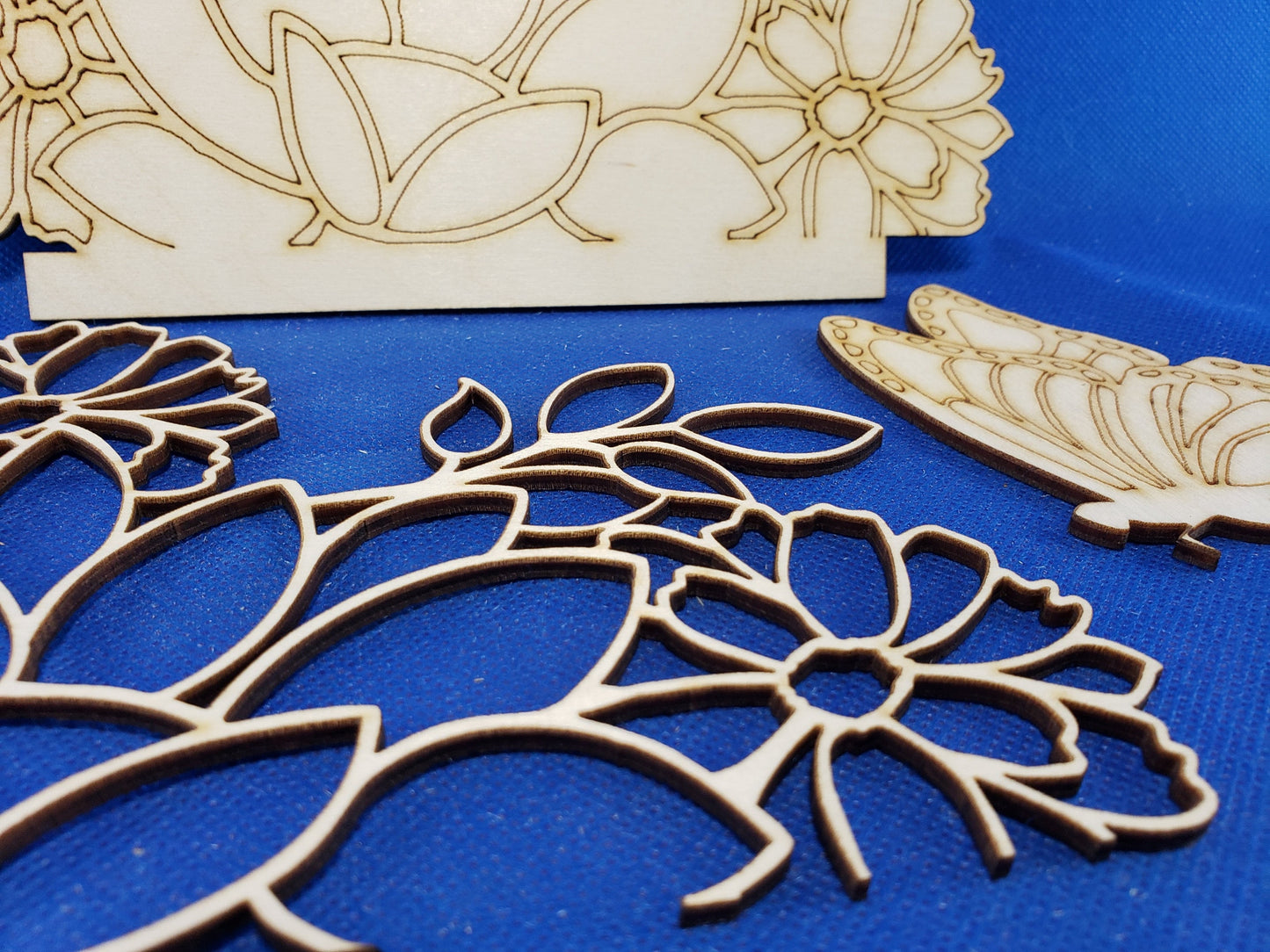 Spring Flowers with Butterfly - DIY unfinished Changeable sign insert